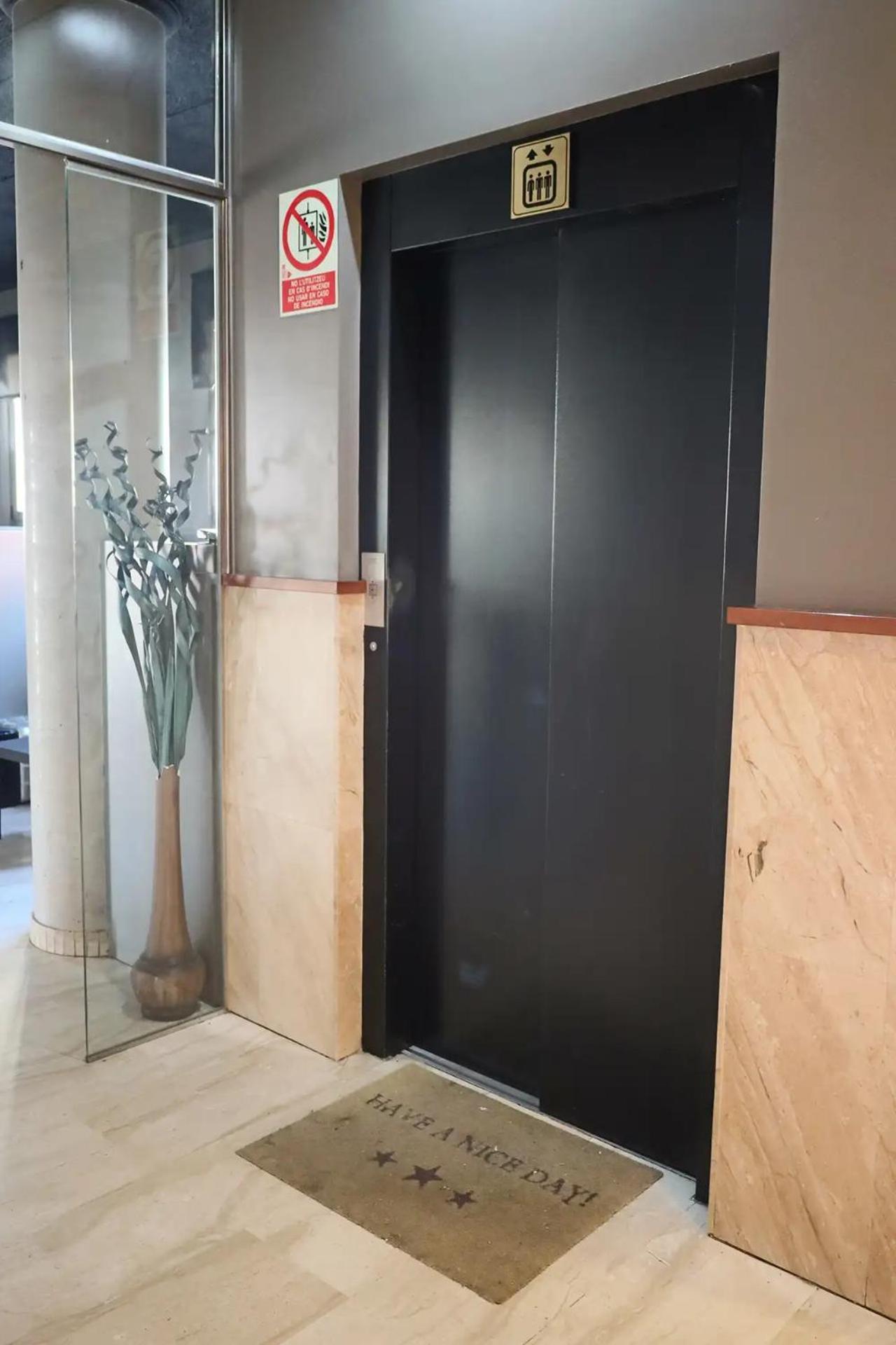 Hotel Sant Celoni Εξωτερικό φωτογραφία